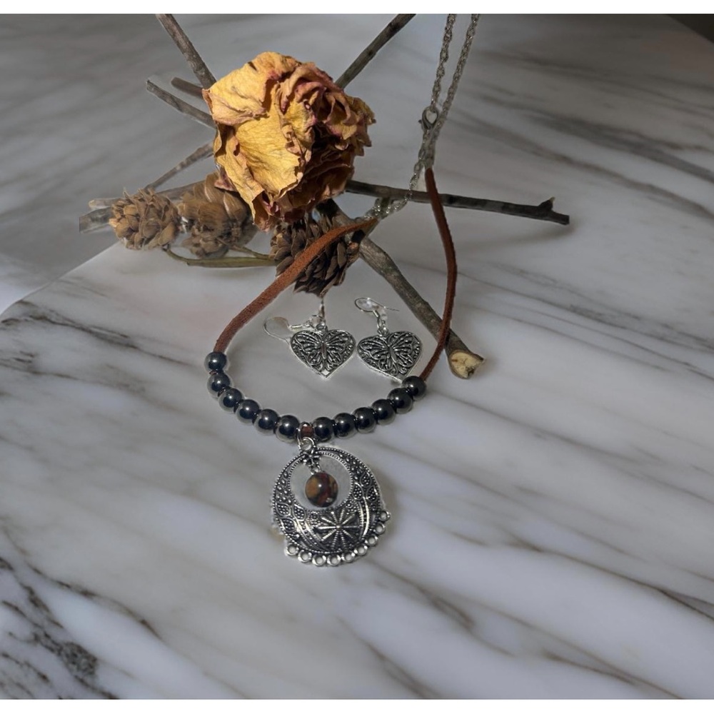 Necklace and earring set